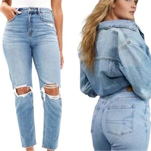 American Eagle Distressed Knees Mom Jean Size 10 Regular Light Wash Denim